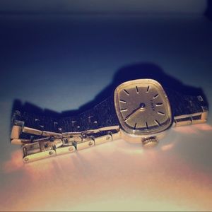 RARE women’s VINTAGE TIMEX WATCH ANTIQUE